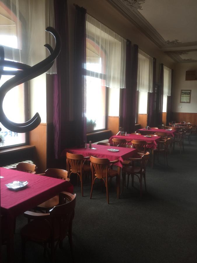 Hotel Dvorak Chrast Экстерьер фото