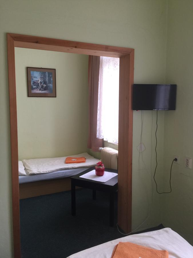 Hotel Dvorak Chrast Экстерьер фото
